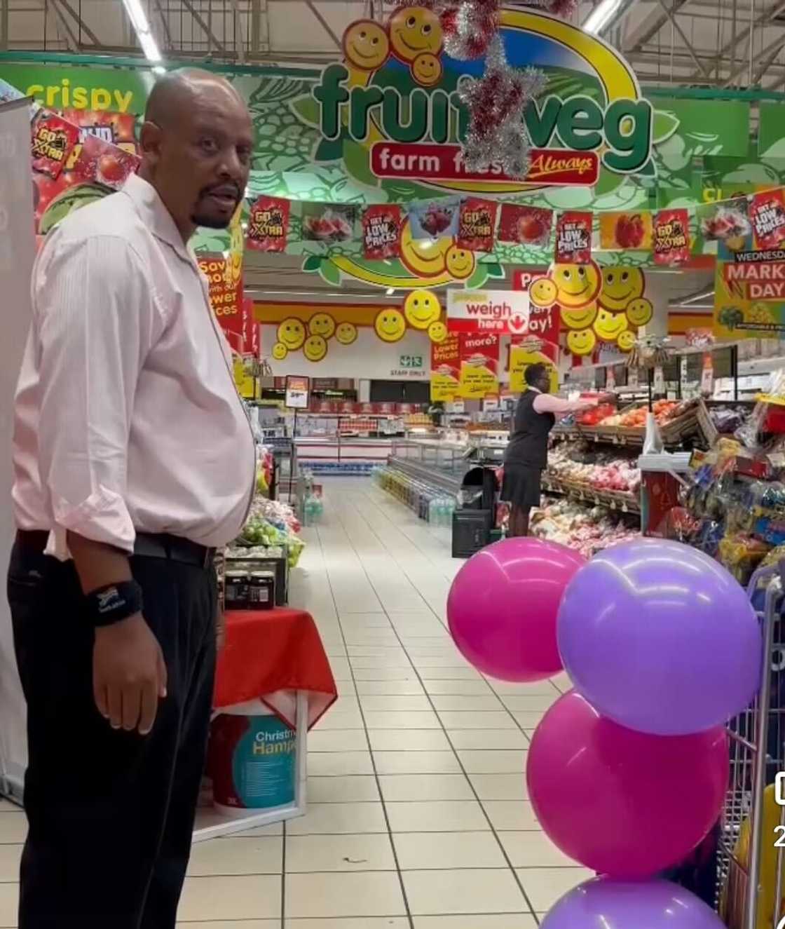 A man joined the trolley dash and impressed South Africans online.