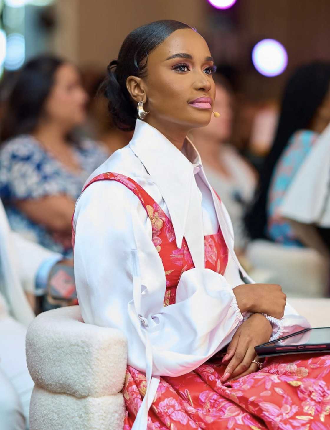 Fans and online users critiqued Zozibini Tunzi-Bolowana's makoti outfit