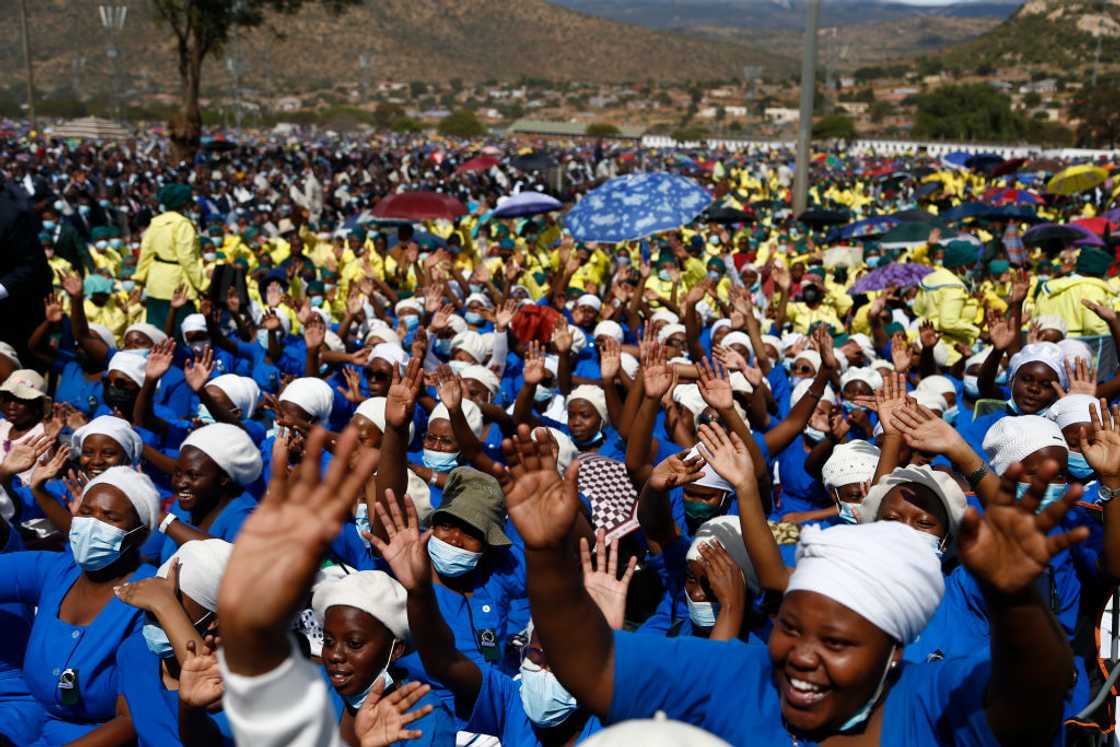 South Africa's larrgest churches are Apolitsic South Africa's larrgest churches are Apolitsic