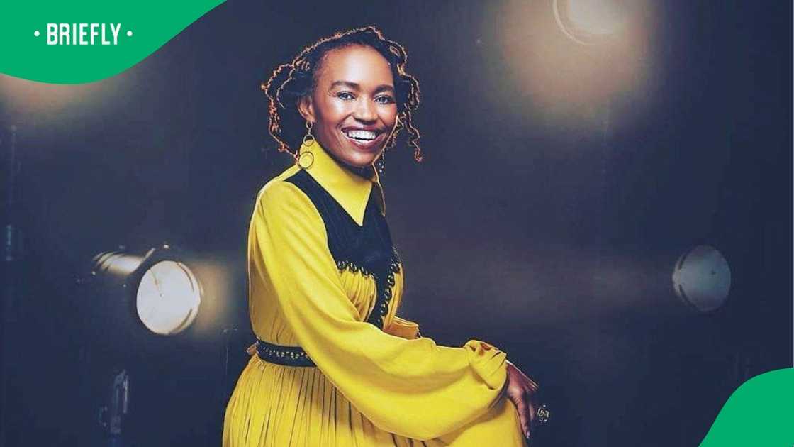 Moshidi Motshegwa was given her flowers Moshidi Motshegwa was given her flowers