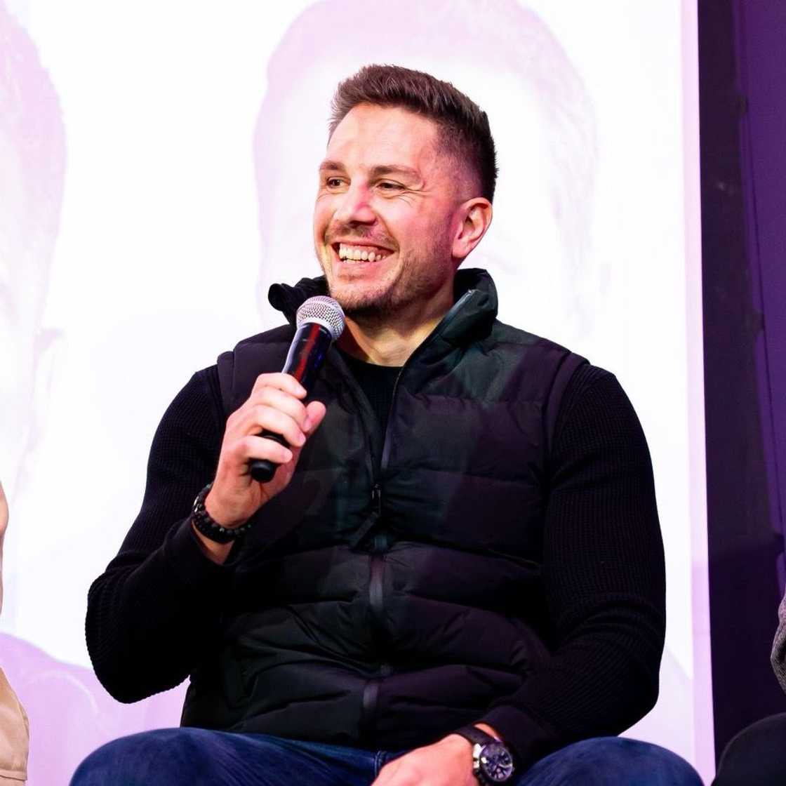 Some users defended their spending, arguing that high electricity costs sometimes make takeaways cheaper than cooking at home Some users defended their spending, arguing that high electricity costs sometimes make takeaways cheaper than cooking at home