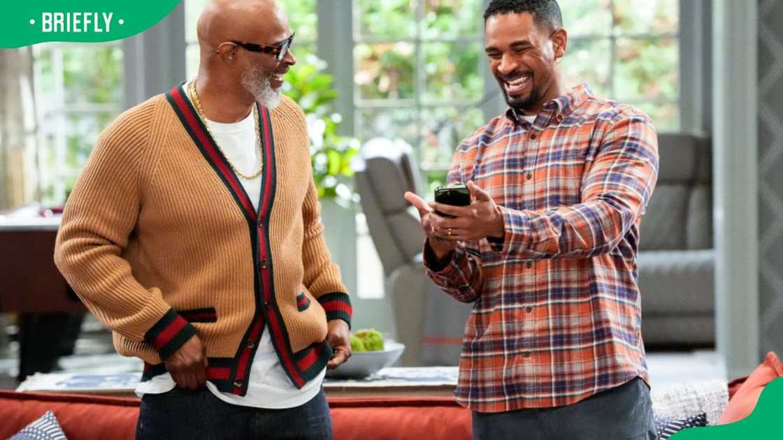 Damon Wayans as Poppa and Damon Wayans Jr. as Junior Damon Wayans as Poppa and Damon Wayans Jr. as Junior