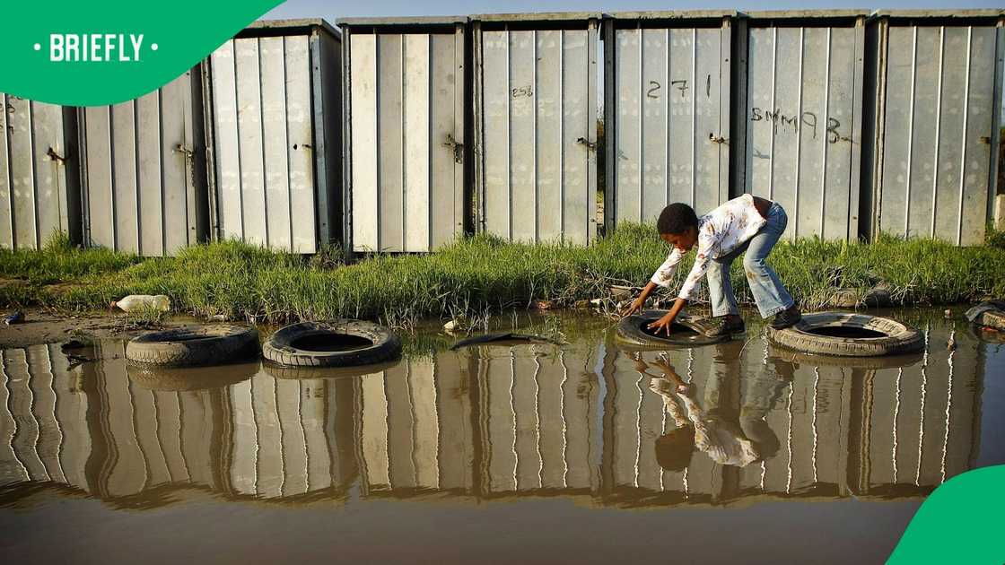 Community members in Khayelitsha, Western Cape, struggle with overflowing sewer water Community members in Khayelitsha, Western Cape, struggle with overflowing sewer water
