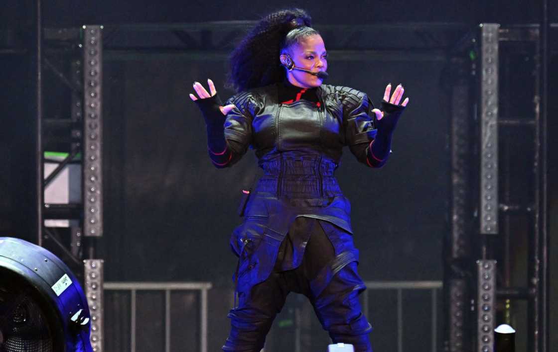 Janet Jackson onstage Janet Jackson onstage