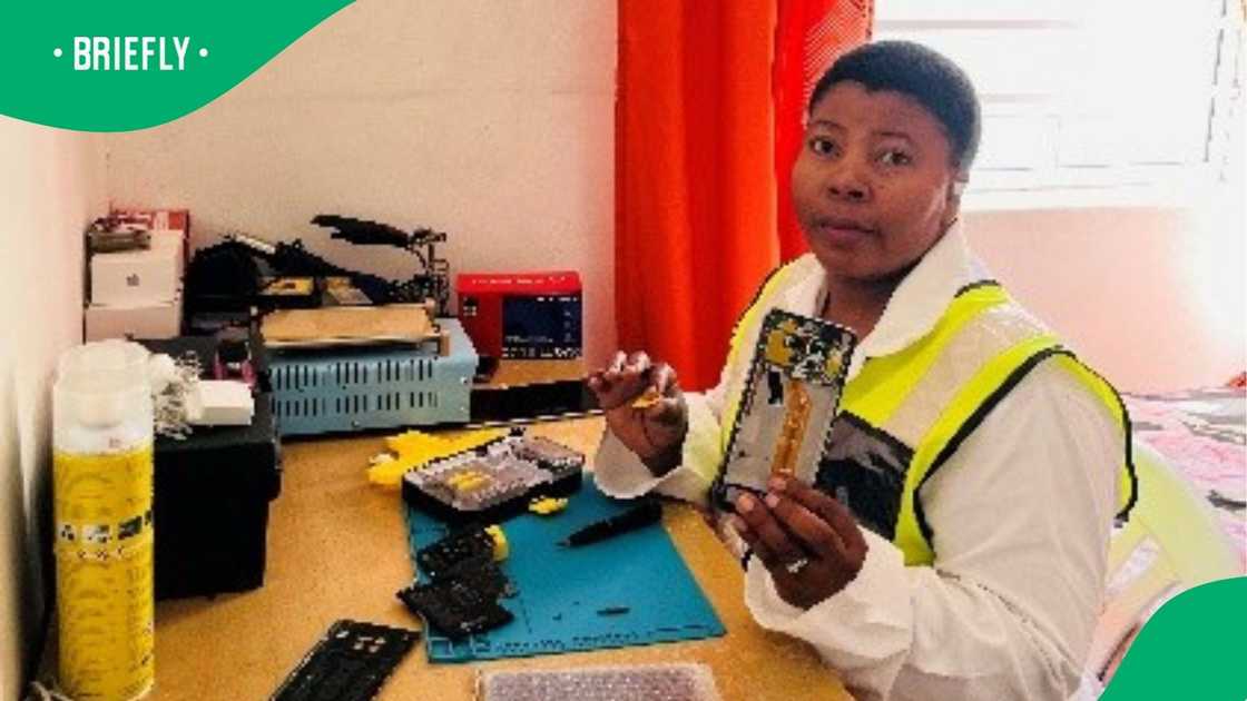 Nosiviwe Mdingi 's phone repair business thrives with Temu Nosiviwe Mdingi 's phone repair business thrives with Temu