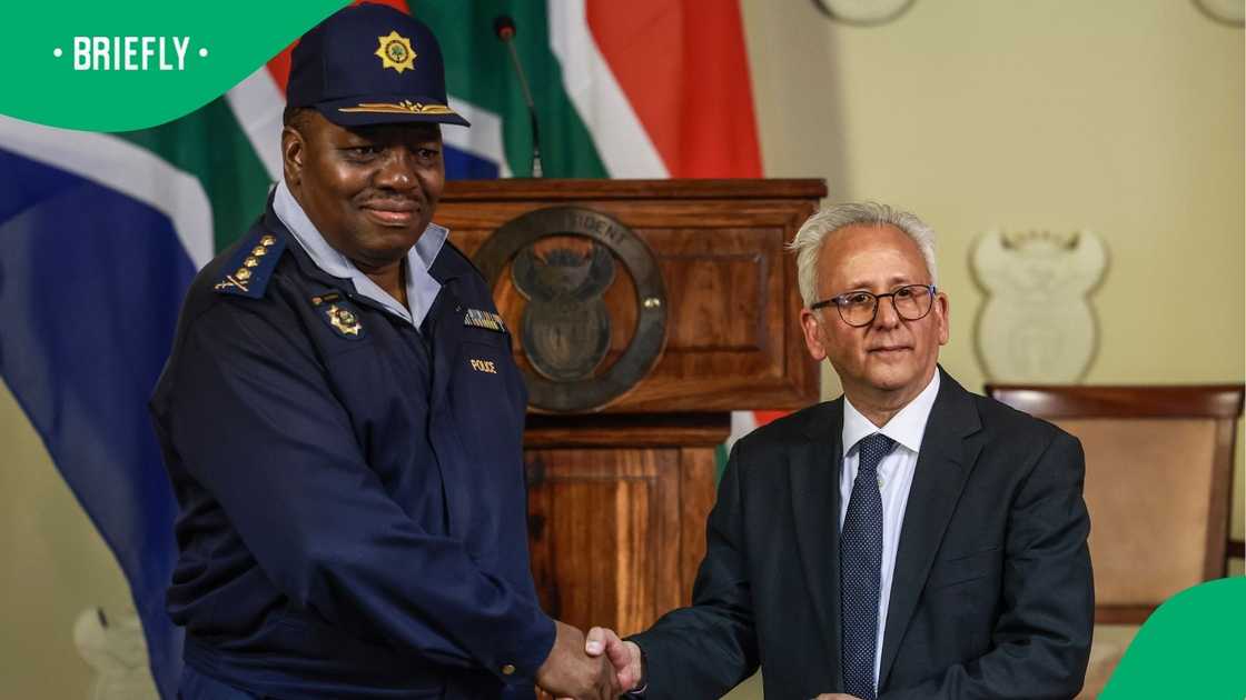General Fannie Masemola Urges Officers to Defend Themselves, SA Wonders What Police Minister Thinks General Fannie Masemola Urges Officers to Defend Themselves, SA Wonders What Police Minister Thinks