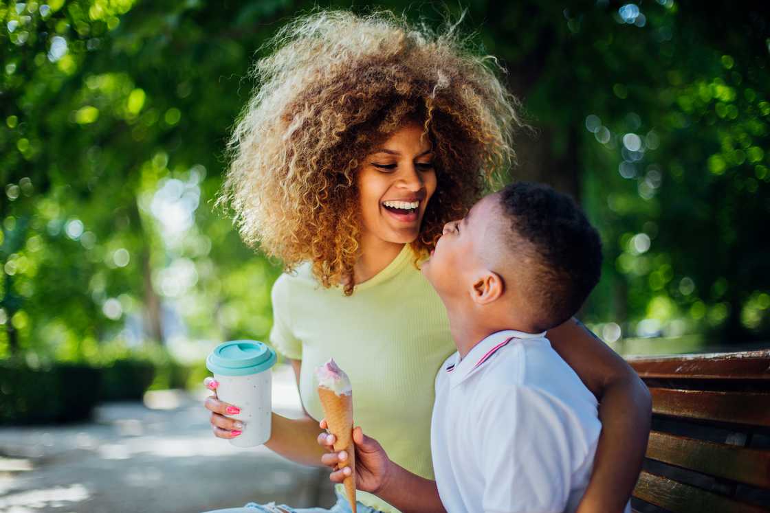 Social media users foresaw a strict parent in a young boy who compared her mom to other ladies Social media users foresaw a strict parent in a young boy who compared her mom to other ladies