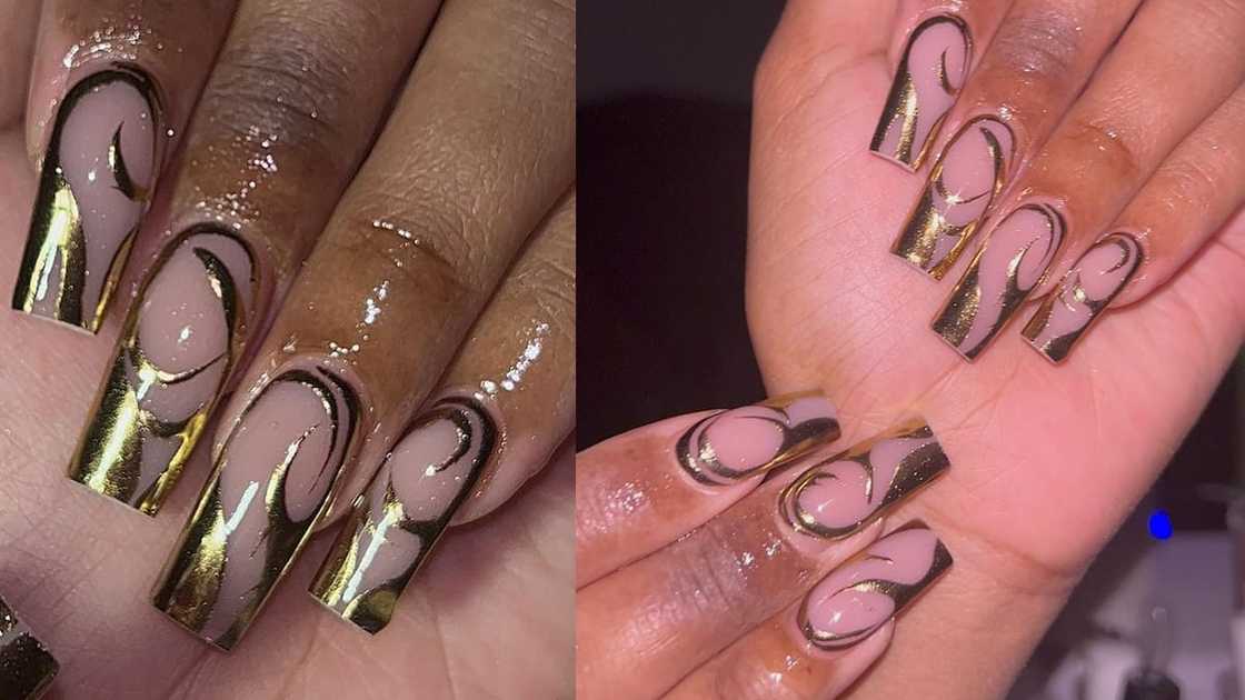 Clear nails with gold patterns Clear nails with gold patterns