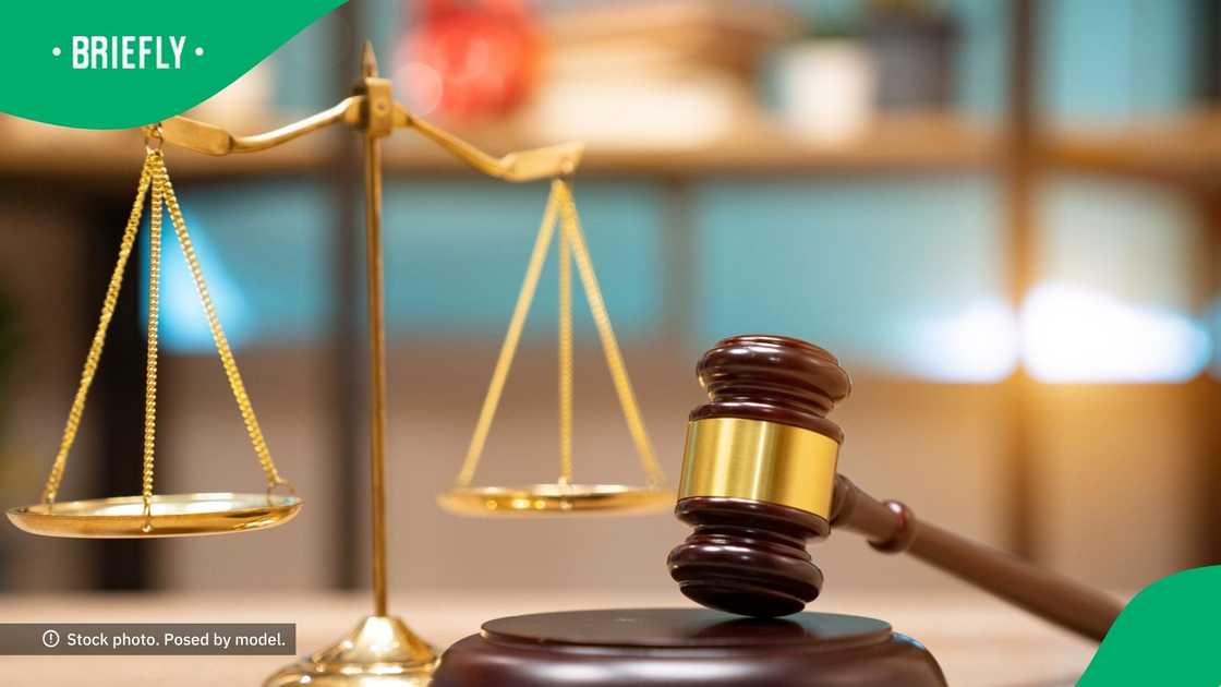 Gent bursts bubbles by sharing lawyer paycheques Gent bursts bubbles by sharing lawyer paycheques