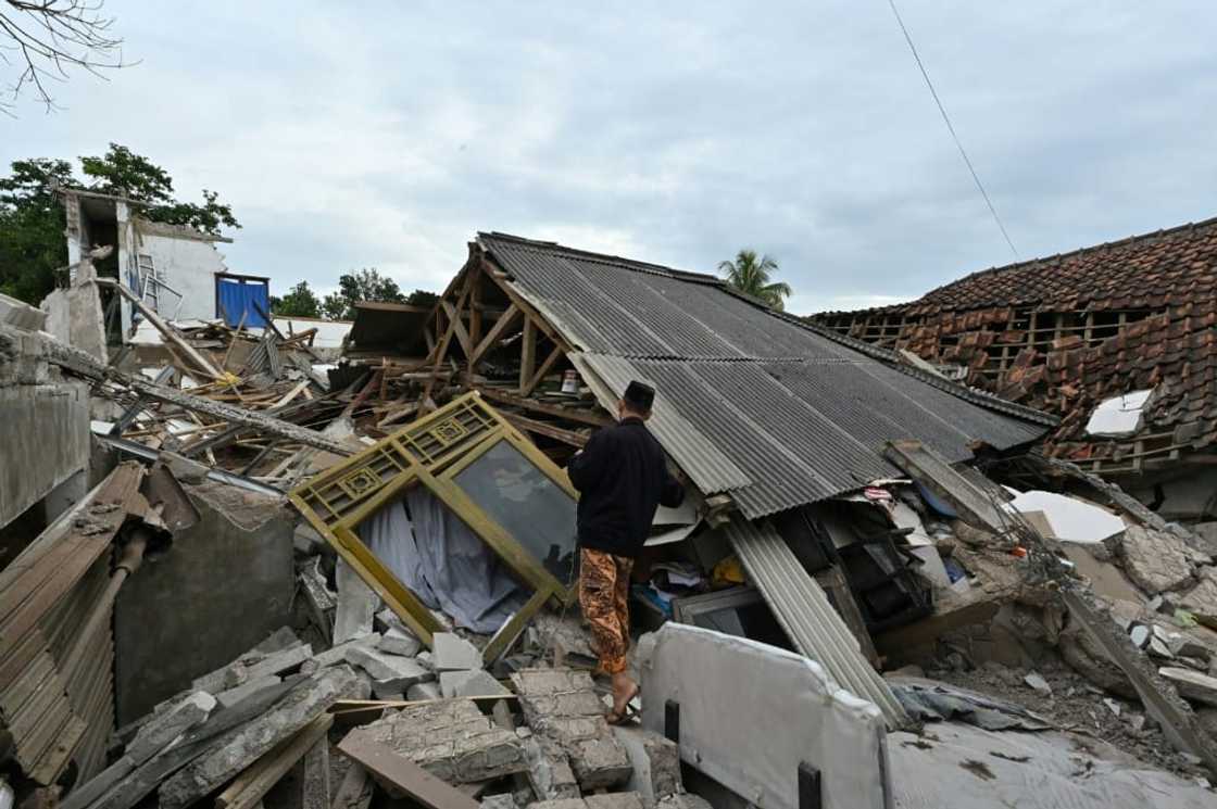 Residents left homeless by the quake are trying to retrieve priceless belongings