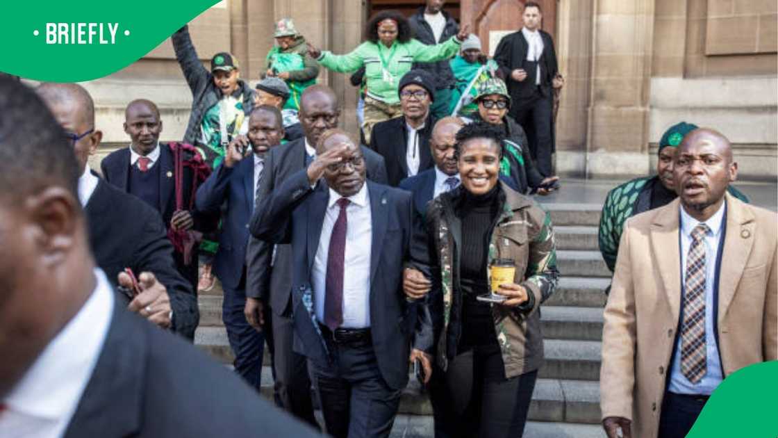 a pic of Zum outside court