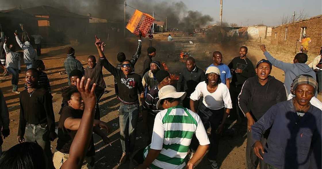 Bus, Truck, Alight, Protesting, MP, Mpumalanga, Residents Police Station, Townships, Violent, Demonstrations Increased tariffs, Steve Tshwete Local Municipality