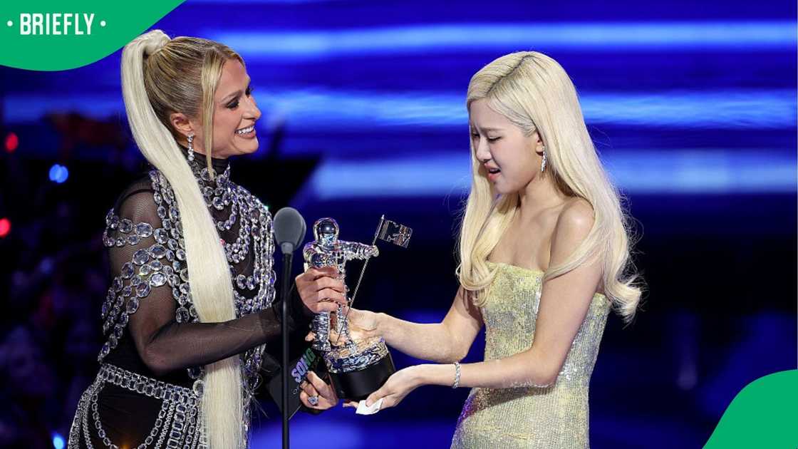 Paris Hilton presented Rosé with the Song of the Year Award for 'APT.' at the VMAs. Paris Hilton presented Rosé with the Song of the Year Award for 'APT.' at the VMAs.