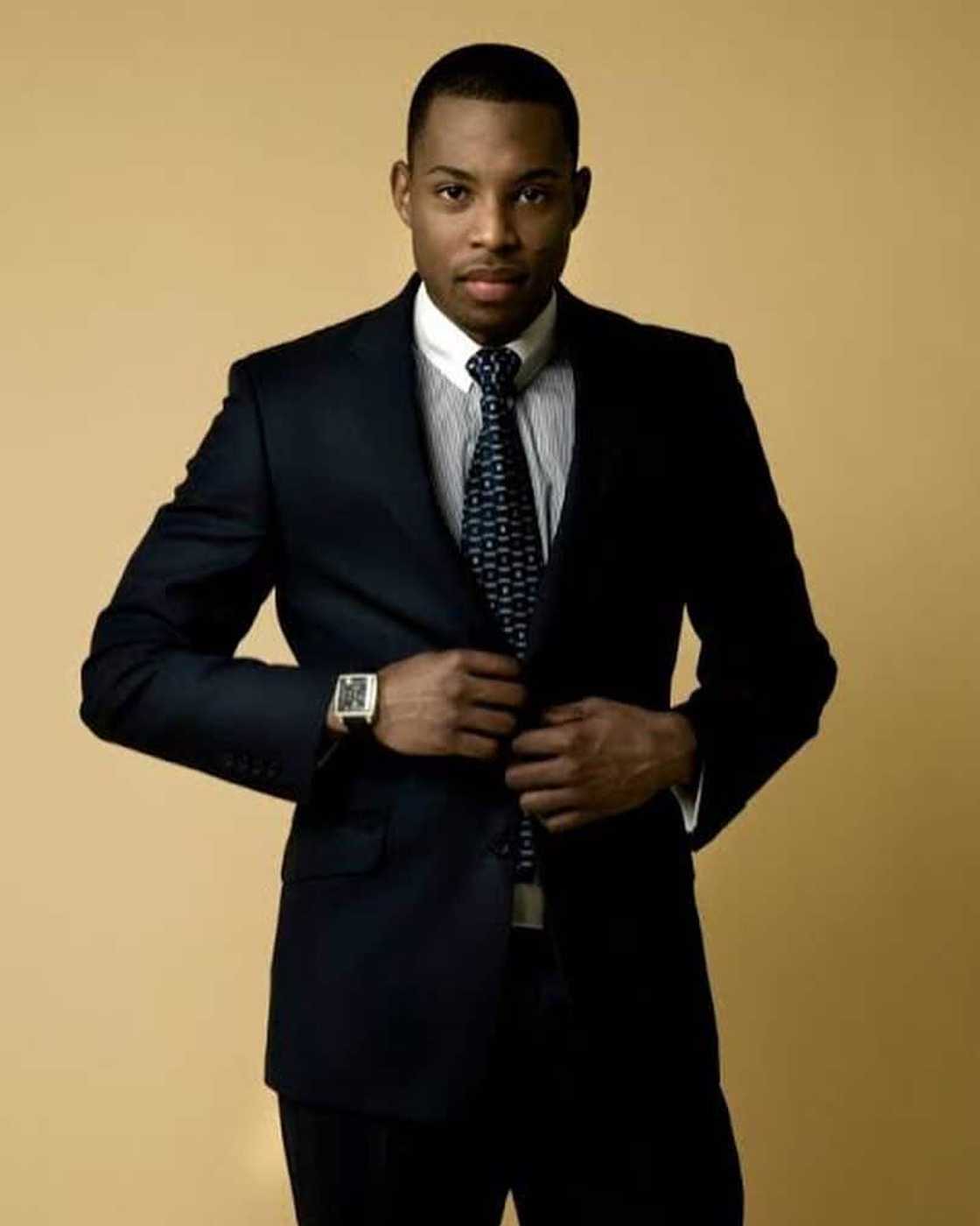 Sizwe Dhlomo biography: age, education, Forex, cars, and Instagram Sizwe Dhlomo biography: age, education, Forex, cars, and Instagram