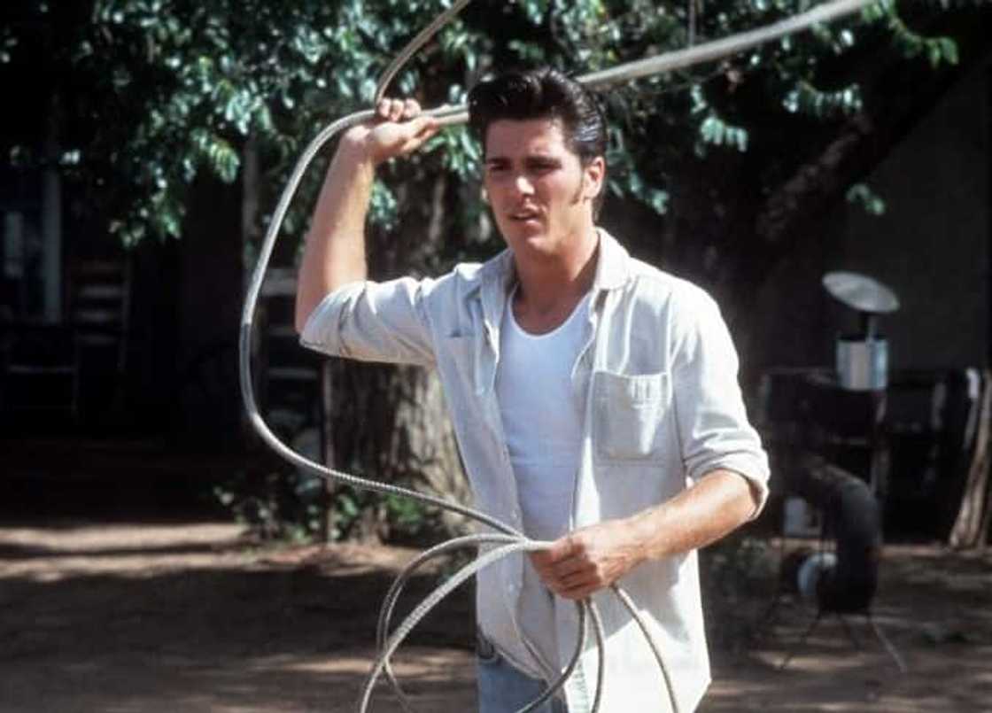 Is Michael Schoeffling married? Is Michael Schoeffling married?