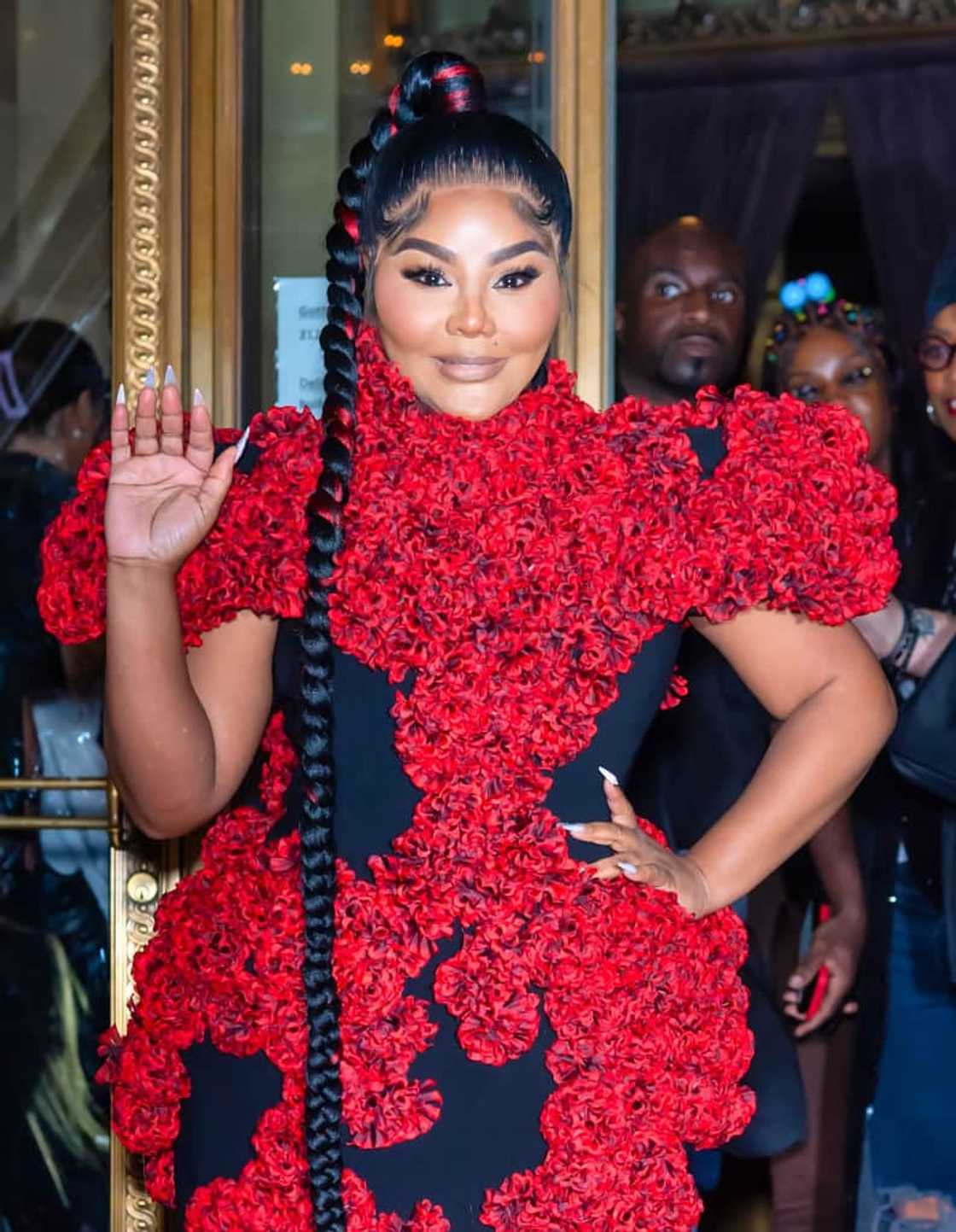 Lil Kim does not look like this anymore. Lil Kim does not look like this anymore.