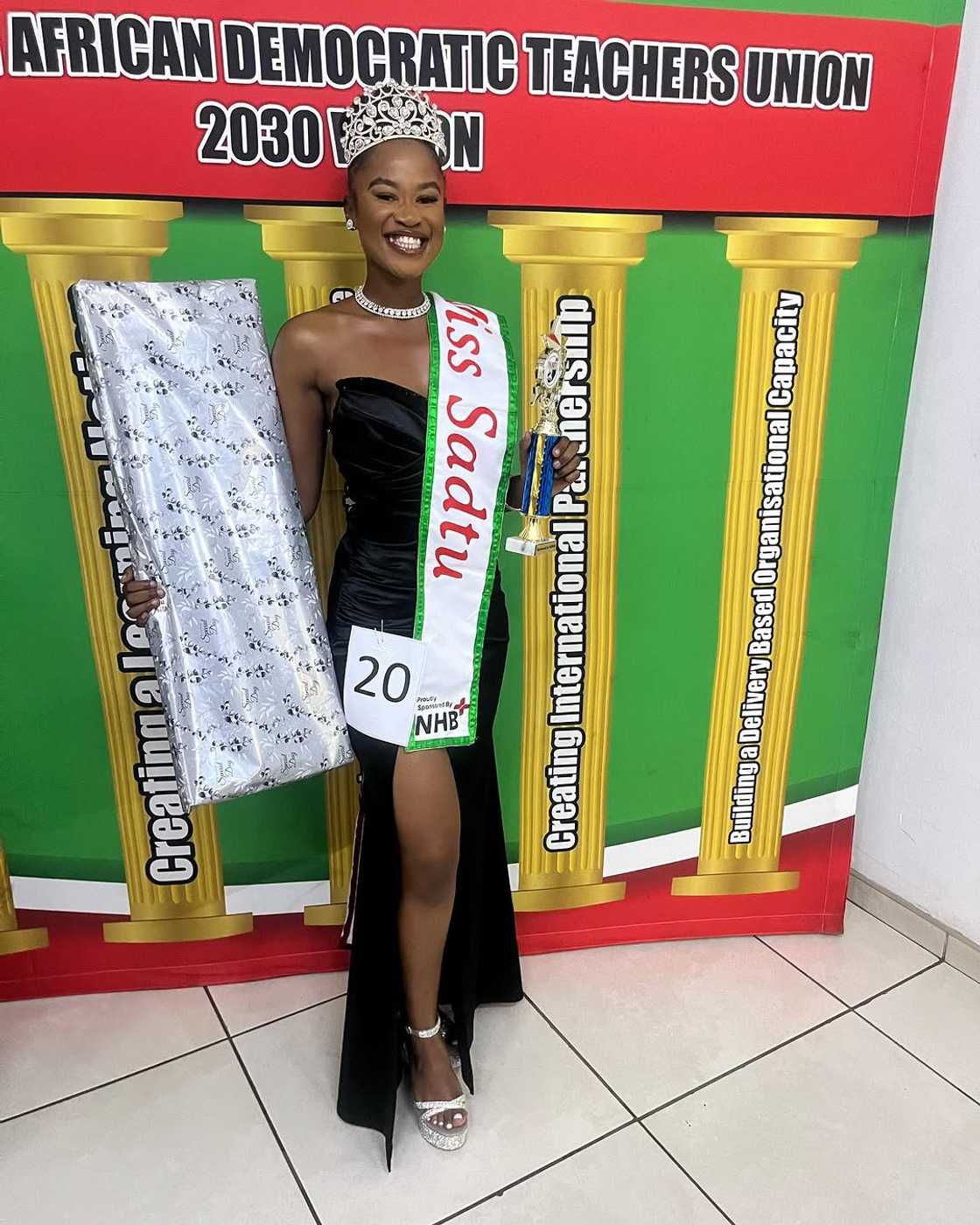 A teacher won a beauty pageant. A teacher won a beauty pageant.