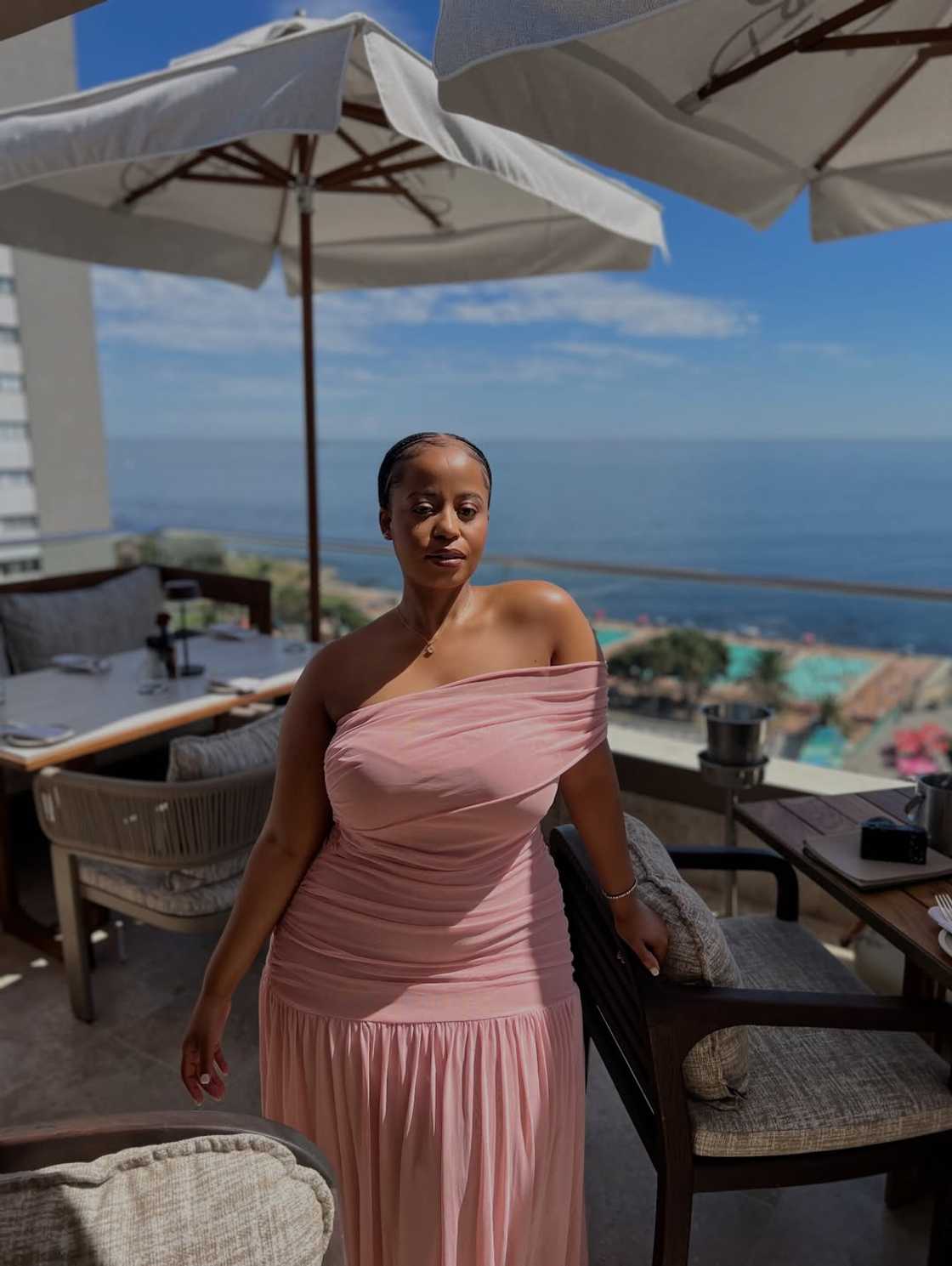 Three stylists worked on the content creator’s hair and completed the task in three hours