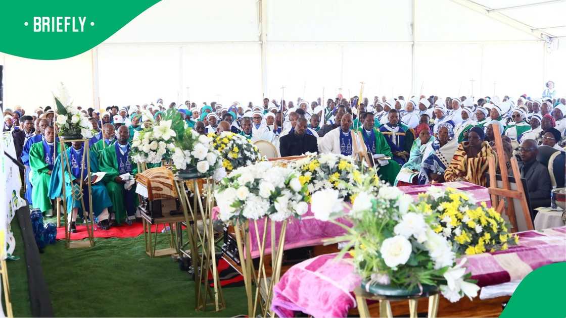 N3 Van Reenen's Pass miracle baby's family notes support as 6 relatives buried N3 Van Reenen's Pass miracle baby's family notes support as 6 relatives buried