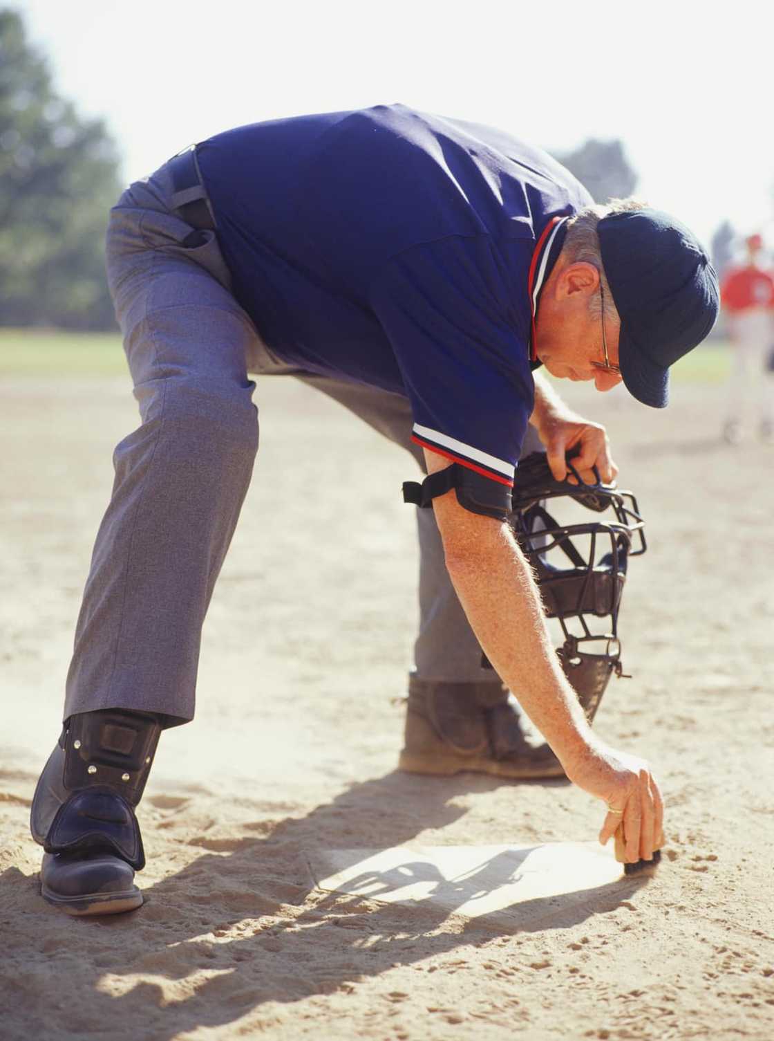 How much do MLB umpires make annually? (Updated salary)