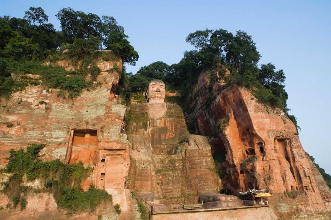 statue of maitreya buddha