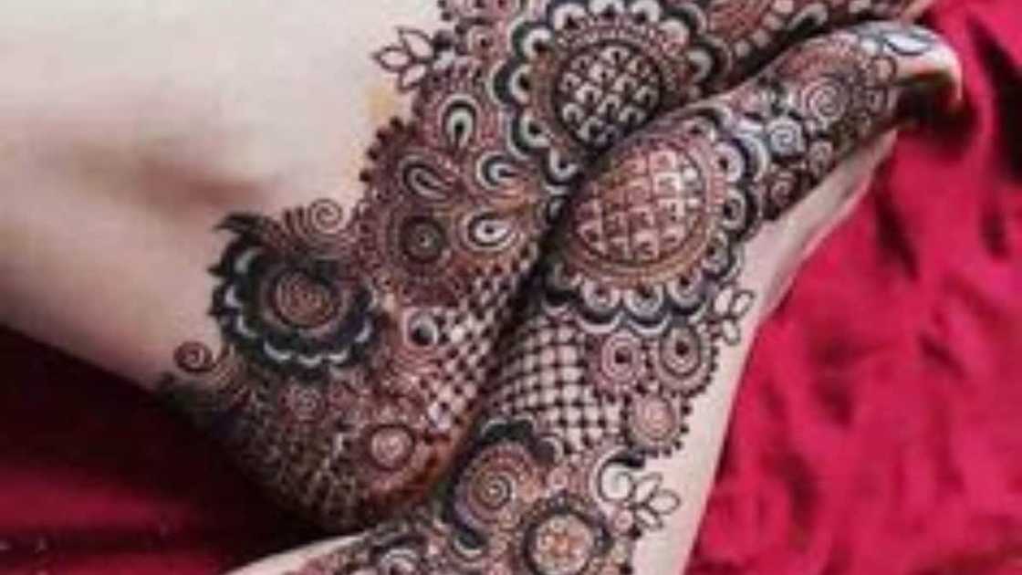 mehndi pattern