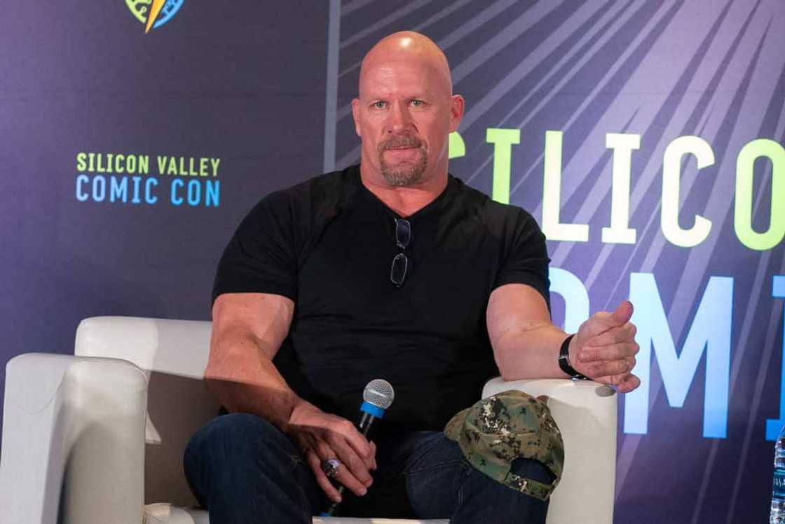 Does Steve Austin have a daughter?