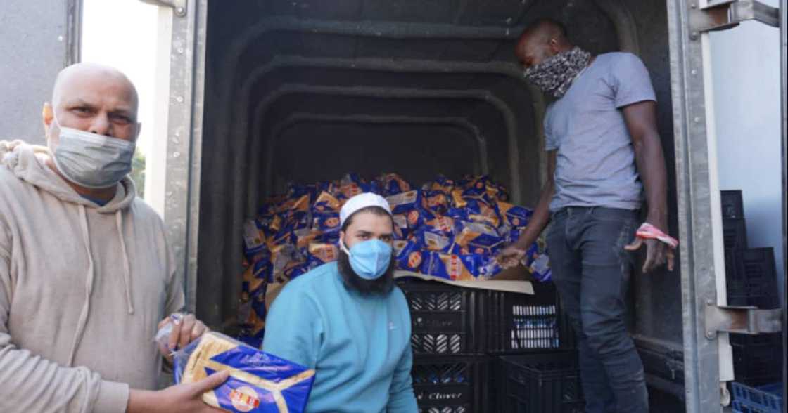 KZN, 40 000 Loaves of Bread & 40 000 Litres of Milk, Community comes together KZN, 40 000 Loaves of Bread & 40 000 Litres of Milk, Community comes together