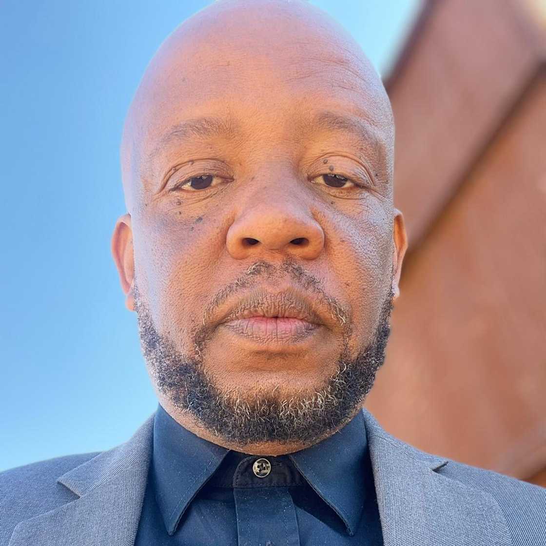 Social media users were in stitches after seeing a post with a guy hanging on a tree Social media users were in stitches after seeing a post with a guy hanging on a tree