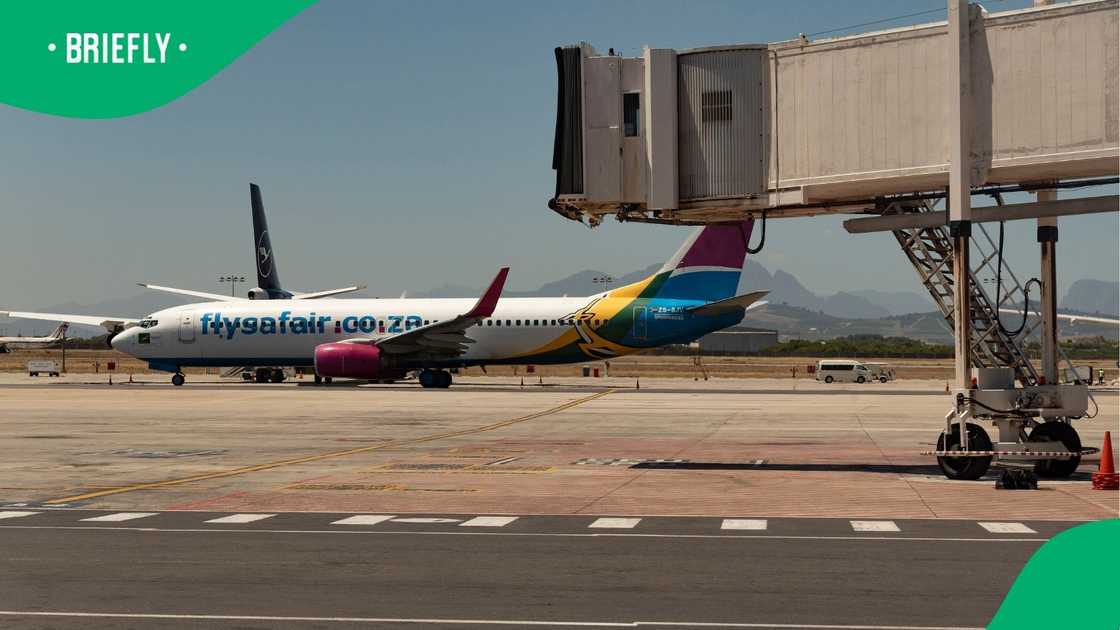 A passenger came to the rescue of a FlySafair flight after the pilot became ill A passenger came to the rescue of a FlySafair flight after the pilot became ill