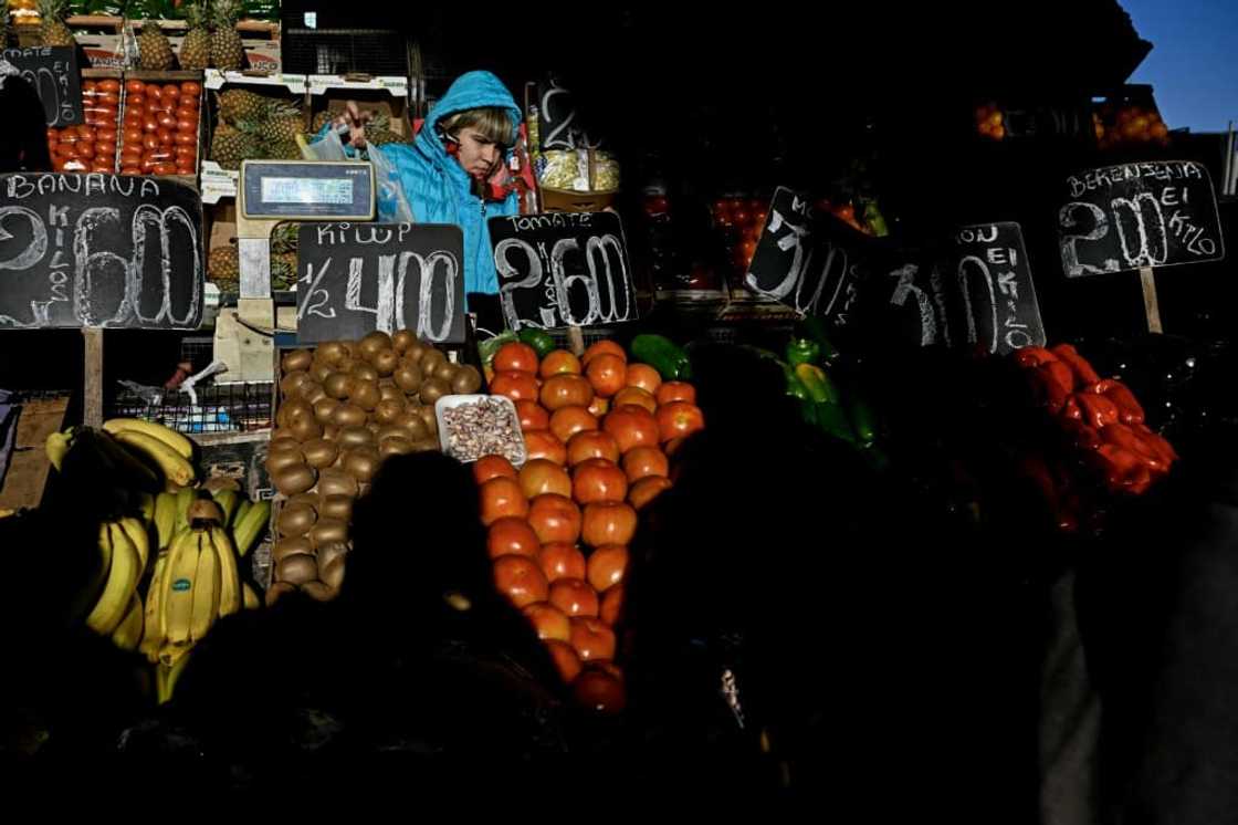To beat inflation, consumer are advised to buy non-perishable products in bulk To beat inflation, consumer are advised to buy non-perishable products in bulk