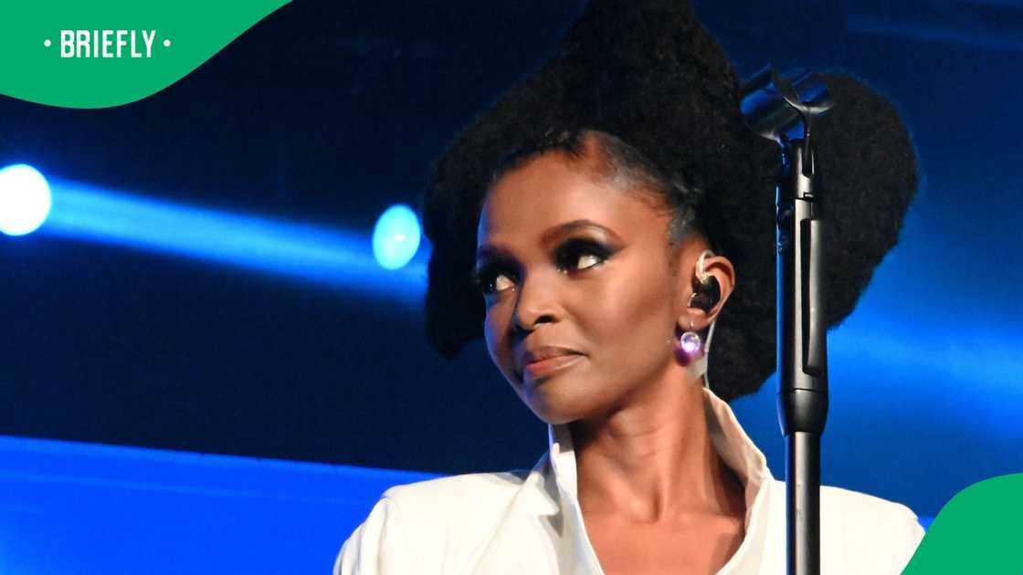 Ntsiki Mazwai throws shade at Simphiwe Dana while congratulating Lerato Nxumalo