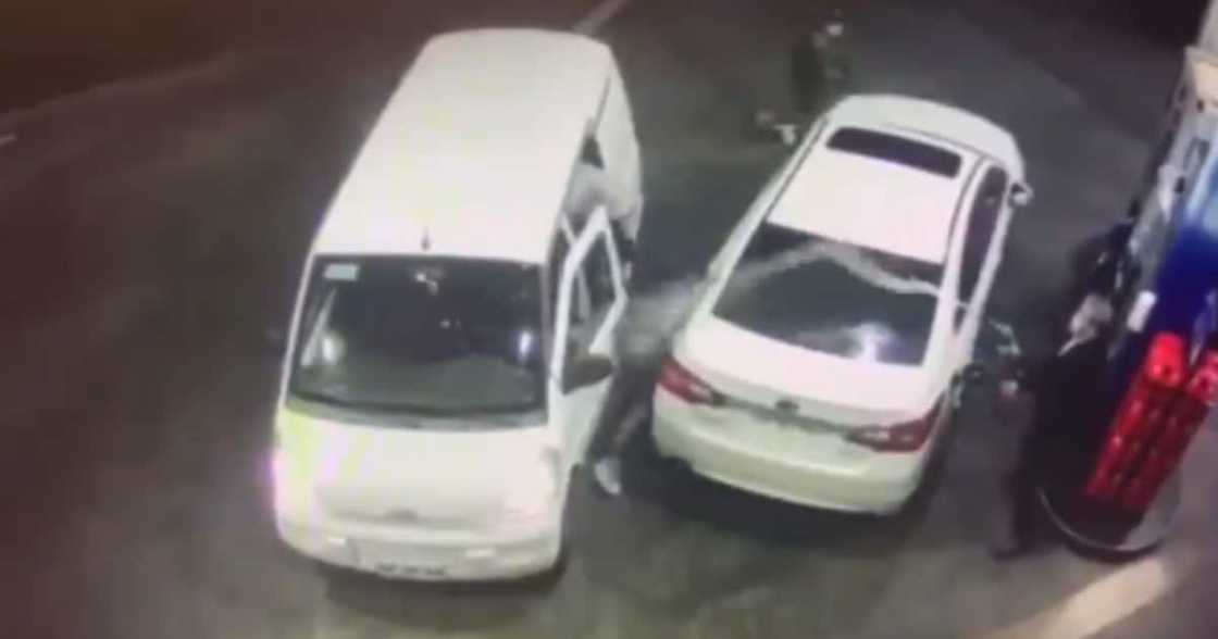 Tjo: Thugs Flee Covered In Petrol After Victim Showers Them at Station Tjo: Thugs Flee Covered In Petrol After Victim Showers Them at Station