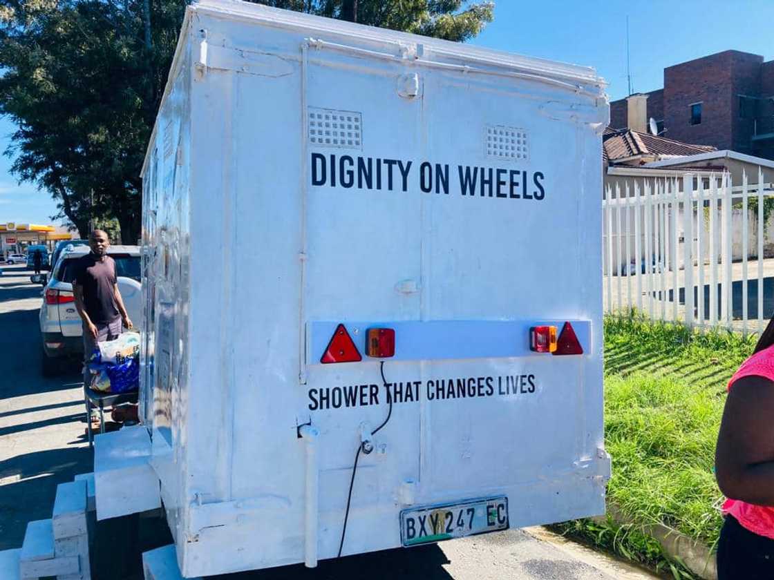 Athenkosi Quku: Meet the man who showers the homeless with blessings Athenkosi Quku: Meet the man who showers the homeless with blessings