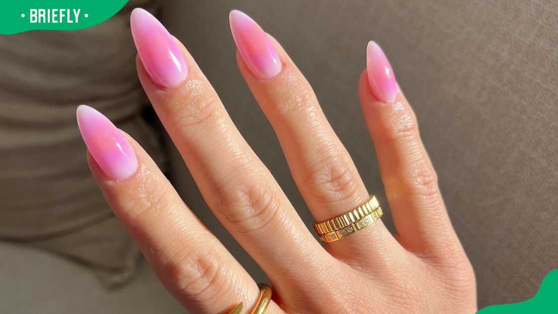 Pink aura nail design Pink aura nail design
