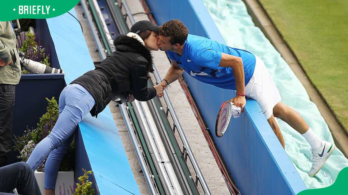 Grigor Dimitrov kisses his girlfriend Simona Stefanova