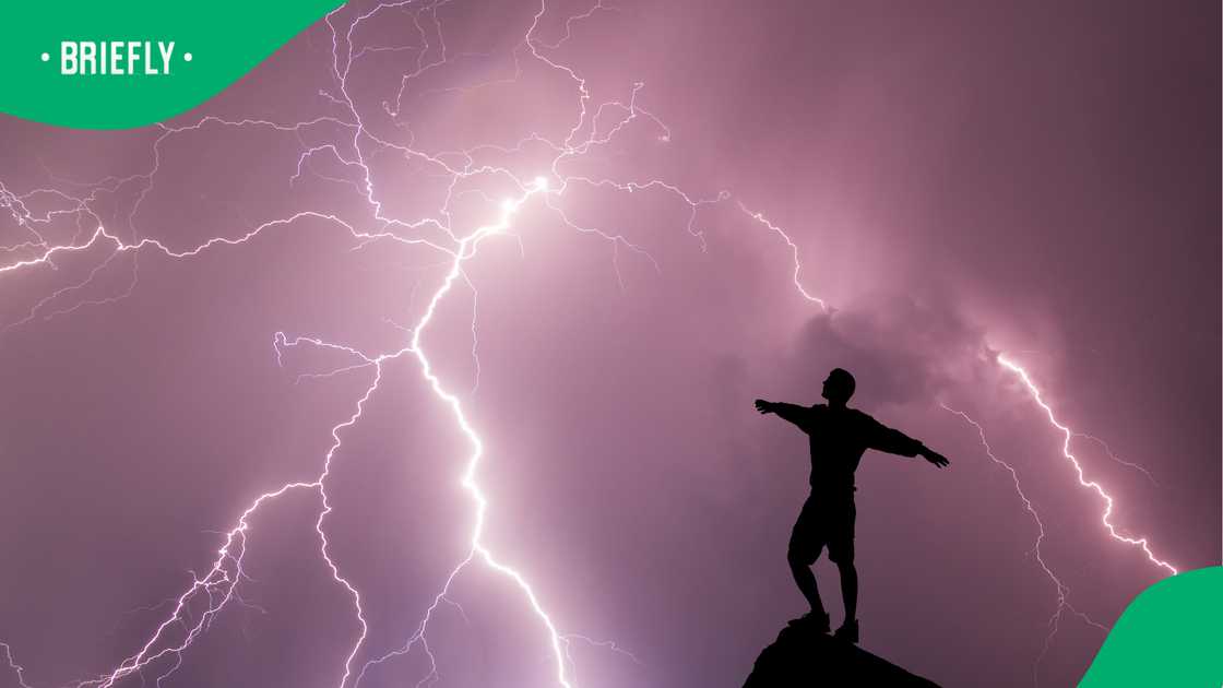 American man survives a lightning strike just feet from his car