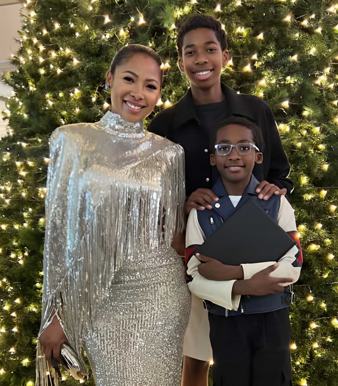 Netizens reacted to the picture of Enhle and her sons.