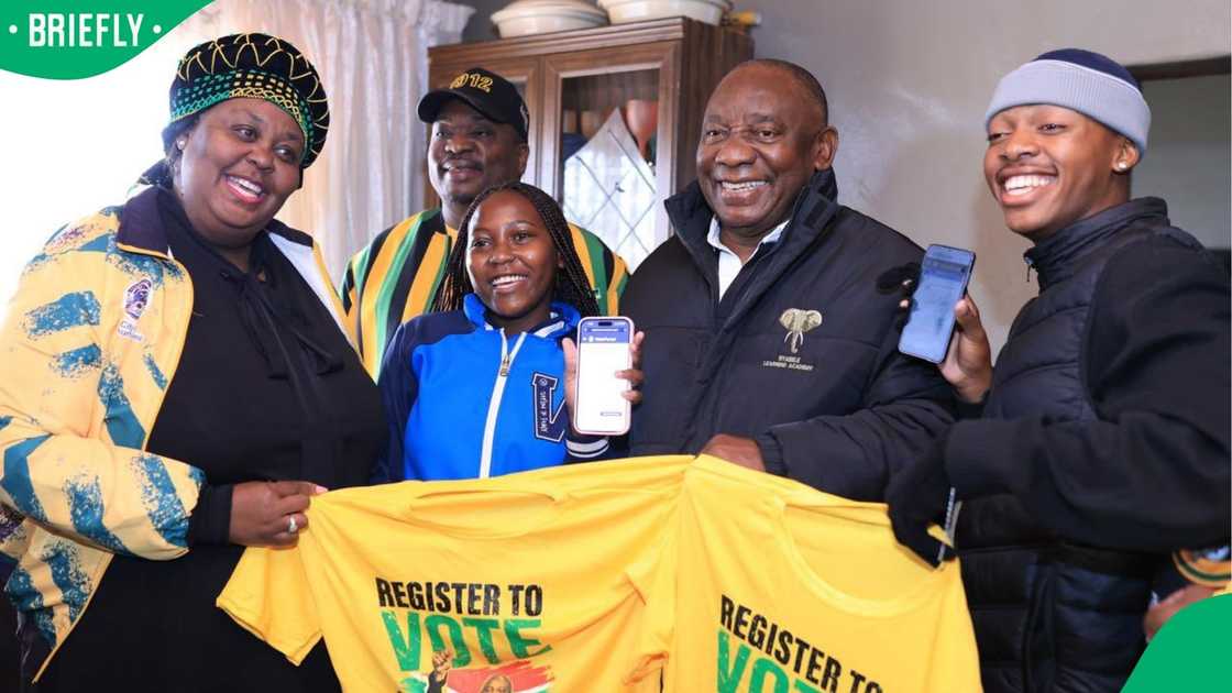 Cyril Ramaphosa engaged with youngsters during voter registration campaigns Cyril Ramaphosa engaged with youngsters during voter registration campaigns