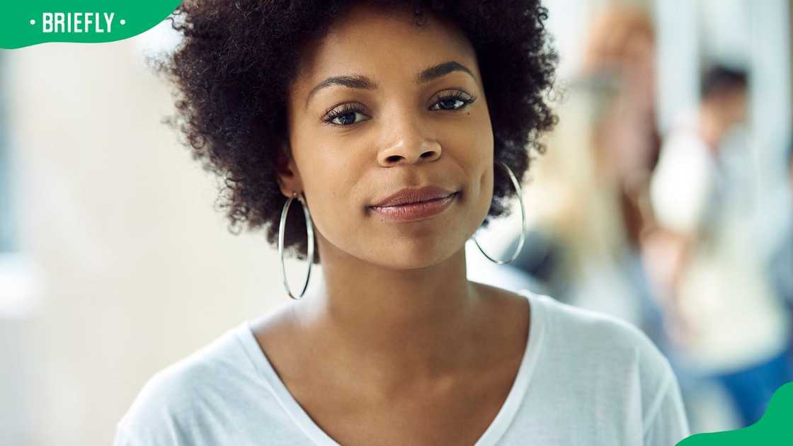 A female college student rocking an afro hairdo