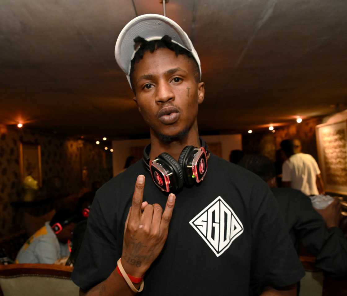 Emtee and J Molley are no longer beefing. Emtee and J Molley are no longer beefing.