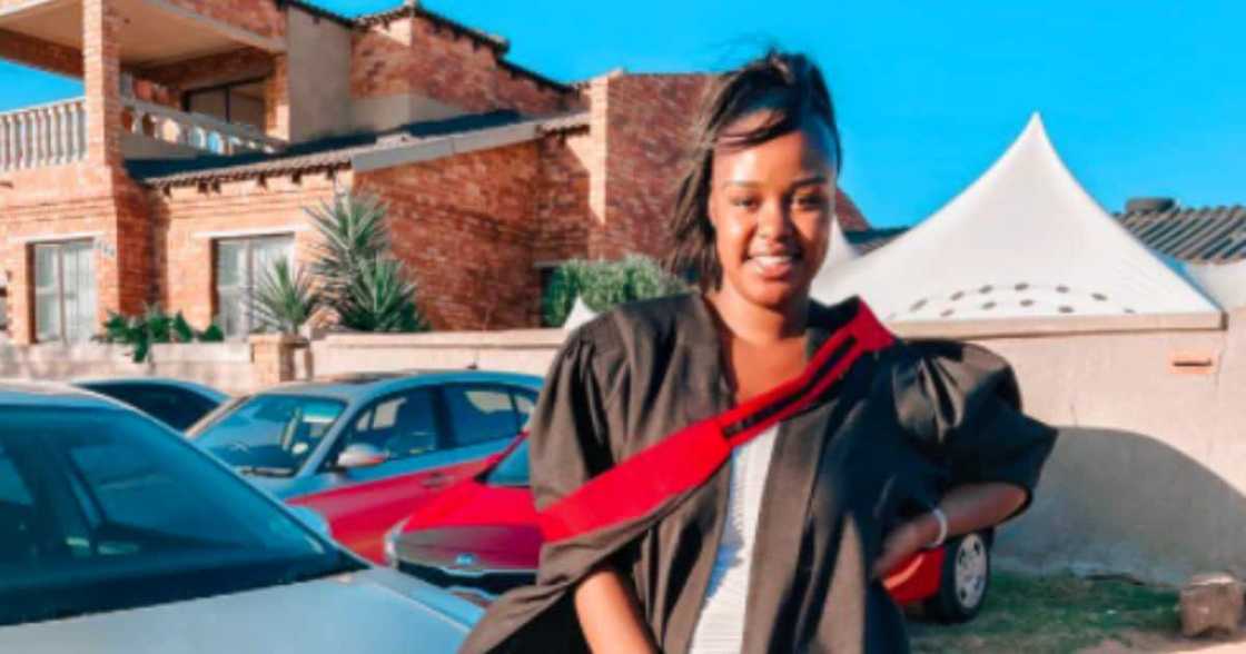 Stunning Woman Celebrates Graduation & Bagging Dream Job, Shares Snaps Stunning Woman Celebrates Graduation & Bagging Dream Job, Shares Snaps
