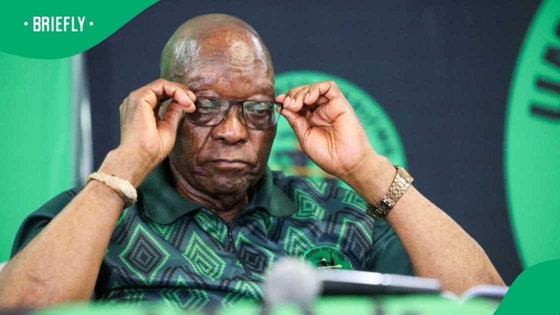 Jacob Zuma continues to fight to have advocate Billy Downer removed from his arms deal trial Jacob Zuma continues to fight to have advocate Billy Downer removed from his arms deal trial