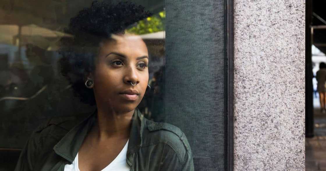 woman has crush on sister's boyfriend woman has crush on sister's boyfriend