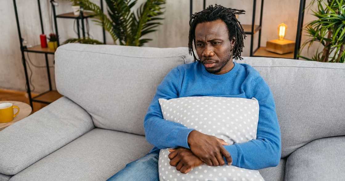 Man finds out girlfriend is not loyal Man finds out girlfriend is not loyal