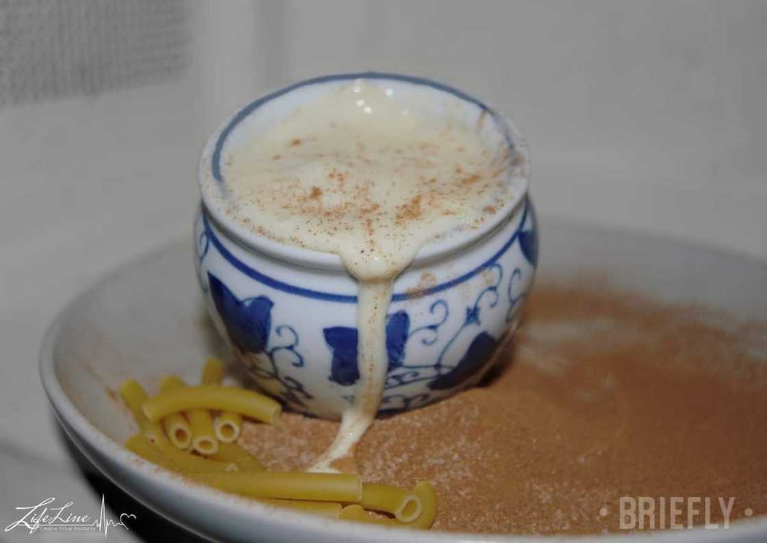 Maklike melkkos resep: met pasta of met kondensmelk in die mikrogolf of op die stoof Maklike melkkos resep: met pasta of met kondensmelk in die mikrogolf of op die stoof