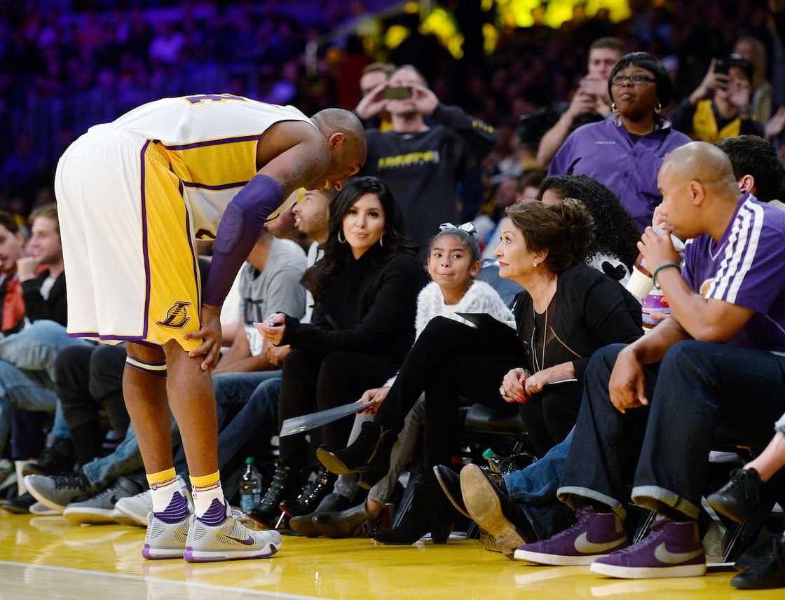 Kobe Bryant of the LA Lakers talks with wife Vanessa, his daughters Gianna and Natalia, and mother-in-law Sofia during the game against Indiana Pacers at Staples Center on 29 November 2015. Kobe Bryant of the LA Lakers talks with wife Vanessa, his daughters Gianna and Natalia, and mother-in-law Sofia during the game against Indiana Pacers at Staples Center on 29 November 2015.