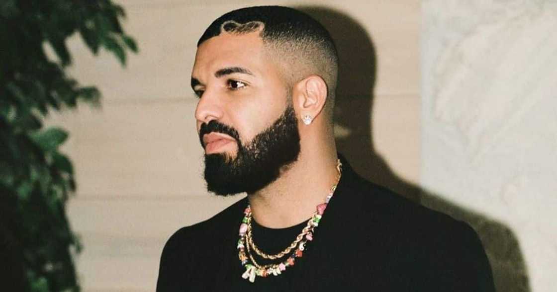 Drake Accepts Billboard Music Award's Artist of the Decade Award With Son Adonis Drake Accepts Billboard Music Award's Artist of the Decade Award With Son Adonis