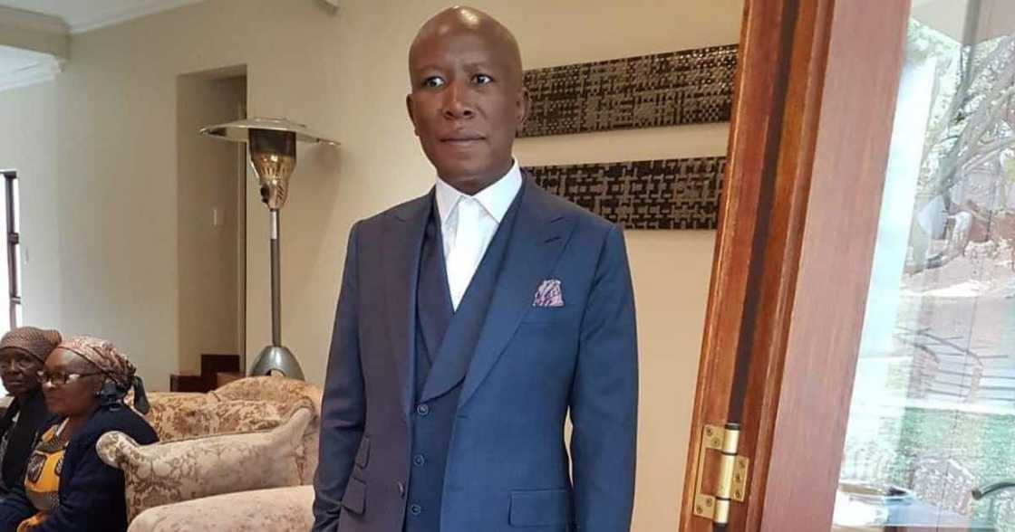 Julius Malema Touches down by Helicopter at Jacob Zuma's Nkandla Home Julius Malema Touches down by Helicopter at Jacob Zuma's Nkandla Home