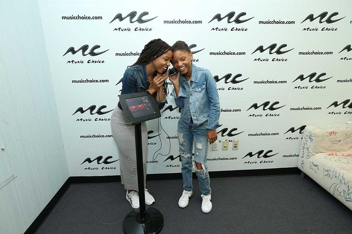 who are chloe and halle who are chloe and halle